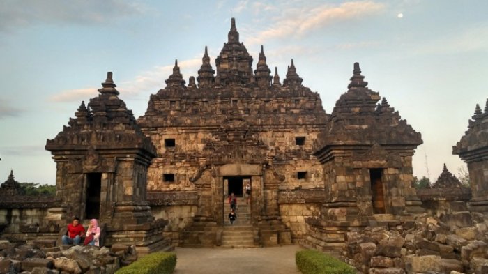 Selain Prambanan, Candi Plaosan jadi Lokasi Tepat Berburu Sunset, Gratis Pula!
