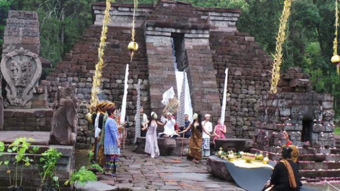 Candi Sukuh - Punya Bentuk yang Unik dan Hanya Ada 2 di Dunia, Ini Waktu Terbaik Untuk Foto