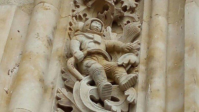 Ada Ukiran Astronot di Katedral Spanyol Abad 16, Bukti Keberadaan Alienkah?