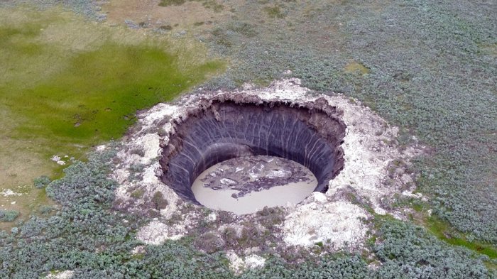 Misterius! Suara Ledakan Disertai Cekungan Raksasa Ditemukan di Desa Ini, Benarkah Ulah Alien?