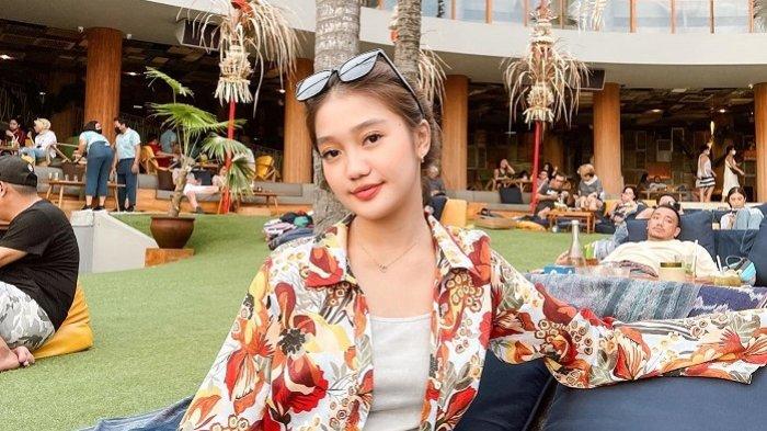 6 Gaya Liburan Chandrika Chika, Ngaku Senang Diajak Ria Ricis Berenang di Laut
