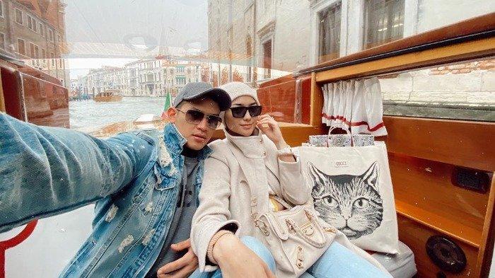 Liburan Artis - Bulan Madu ke Italia, Rezky Aditya Kehilangan Tas di Stasiun Kereta