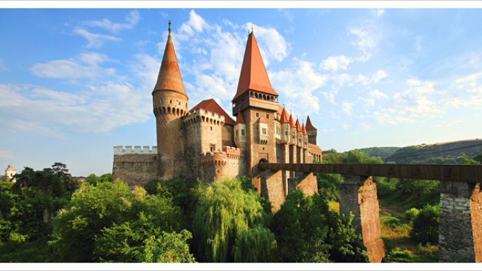 Selain Corvin Castle yang Jadi Lokasi Syuting Film The Nun, Inilah 6 Kastil Populer di Rumania