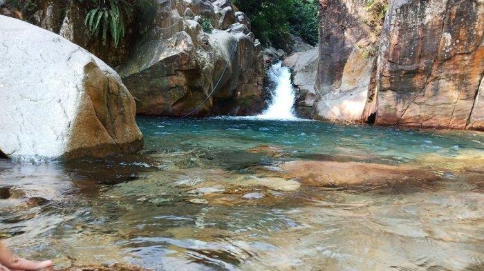 Liburan ke Bogor, Lepas Penat Sambil Nikmati Jernih dan Segarnya Air Curug Baliung