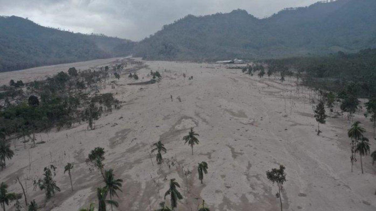 Video Viral di TikTok, Banjir Lahar Dingin Gunung Semeru Terjang Jembatan Perbatasan Malang-Lumajang