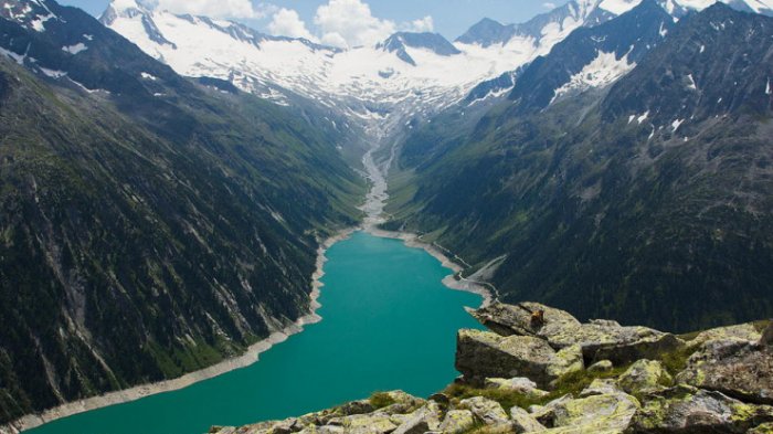 20 Danau Tercantik di Dunia yang Harus Kamu Datangi Sebelum Mati, 2 di Antaranya Ada di Indonesia