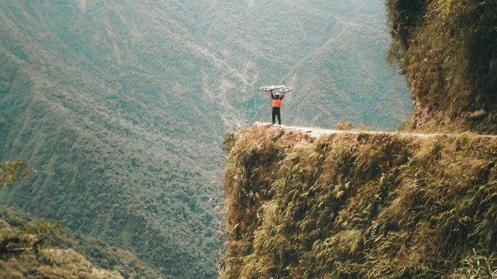 Mengenal Lebih Dekat Death Road, Jalan Paling Berbahaya di Bolivia yang Bunuh 300 Orang Tiap Tahun