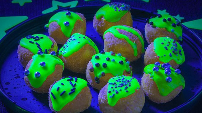 Glonut - Aneh tapi Nyata, Donat Ini Bakal Bikin Kamu Sakit Mata Saat Melihatnya, Berani Memakannya?