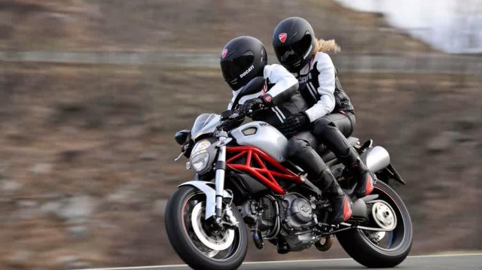 Ducati Monster - Motor Keren nan Tangguh Ini Buatmu Seperti Pebalap MotoGP