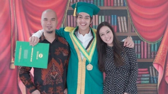 El Rumi - Usai Satukan Ortu, Inilah Cara Anak Maia-Dhani Rayakan Kelulusan, Netizen: Aduh, Ga Kuat