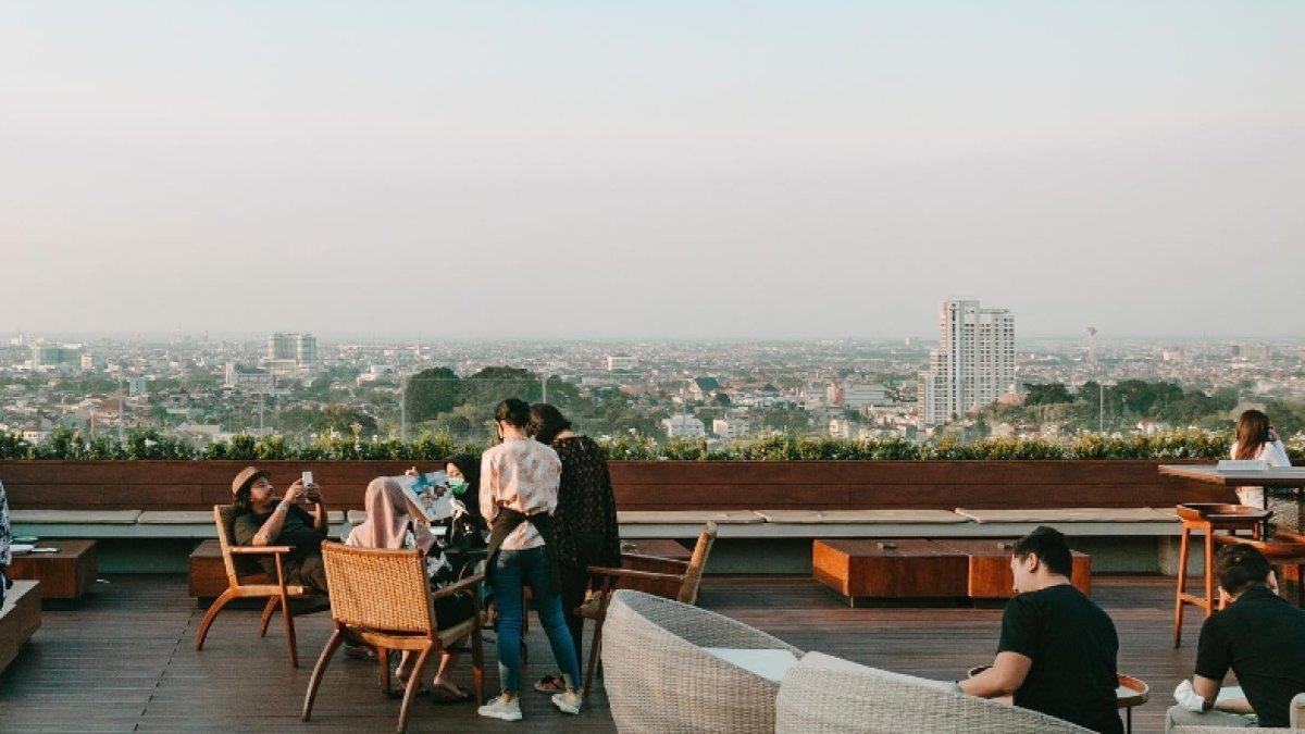 Epicure Sky Terrace, Restoran Rooftop Instagramable di Semarang Berkonsep Hollywood Glam