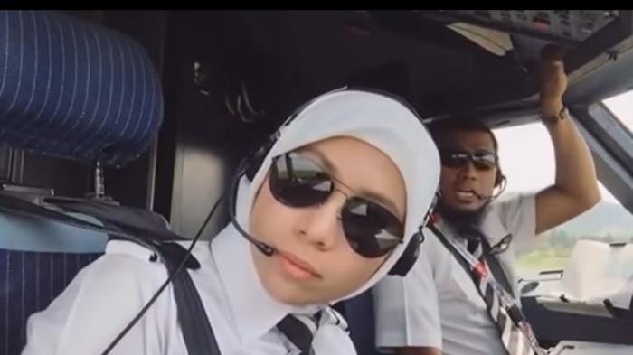 Capten Pilot AirAsia - Hebat! Co-pilot Berparas Ayu Ini Hobi Traveling, Begini Aksi Kerennya