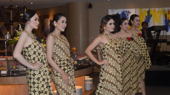 Fashion and Luncheon - Cuma Ada di Sini, Makan Siang Sekaligus Lihat Peragaan Busana Batik