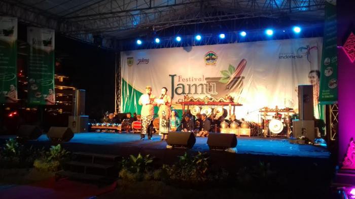 Begini Keseruan Festival Jamu & Culinary Jawa Tengah di Solo, Gratis Jamu Untuk Para Pengunjung