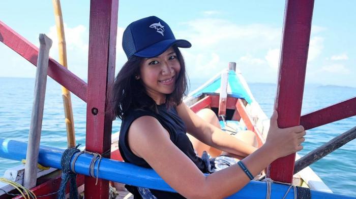 Fika Fawzia - Begini Gaya Traveling ala Asisten Cantik Menteri Susi, Bikin Netizen Iri