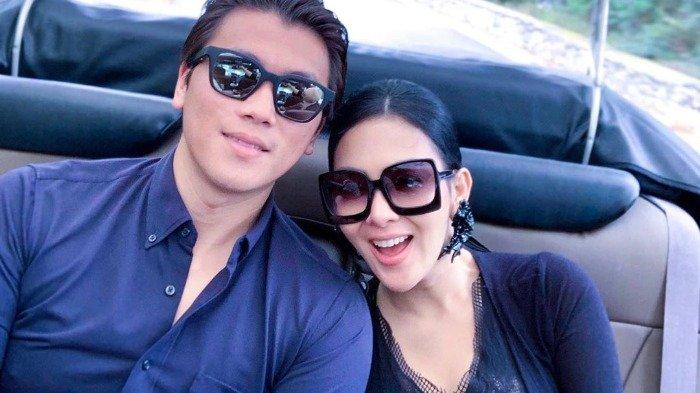Liburan Artis - Liburan ke Amerika Serikat, Syahrini dan Reino Barack Asyik Nonton Basket