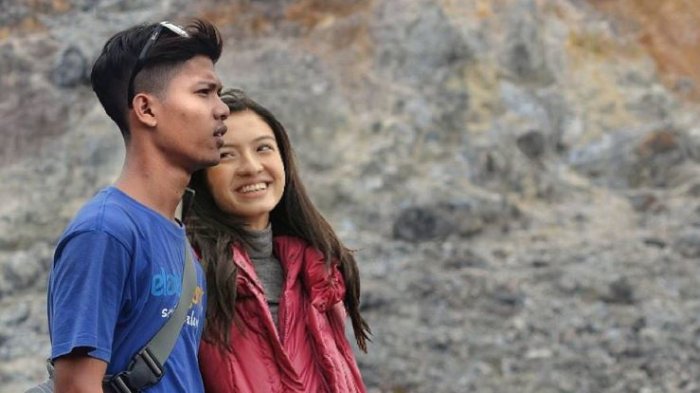 Kumpulan Foto Mendaki Bareng Artis Idola Ini Buatmu Bilang,