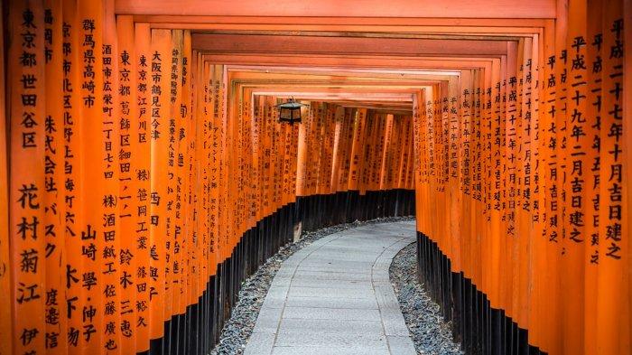 Panduan Lengkap ke Fushimi Inari Shrine, Kuil dengan Sepuluh Ribu Gerbang yang Instagramable