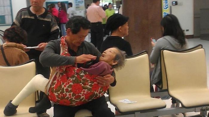 15 Gambar Paling Menguras Air Mata yang Tunjukkan Betapa Mulia Hati Orang Ini, Terenyuh Lihat No 9