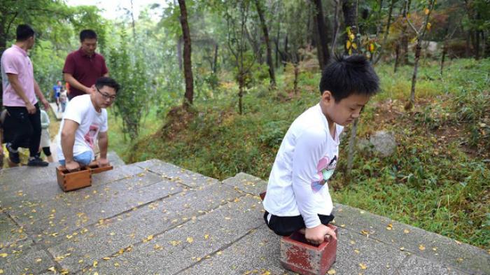 Gao Zhiyi - Mengagumkan! Bocah Tanpa Kaki Ini Taklukkan Gunung Lao, Begini Kisahnya