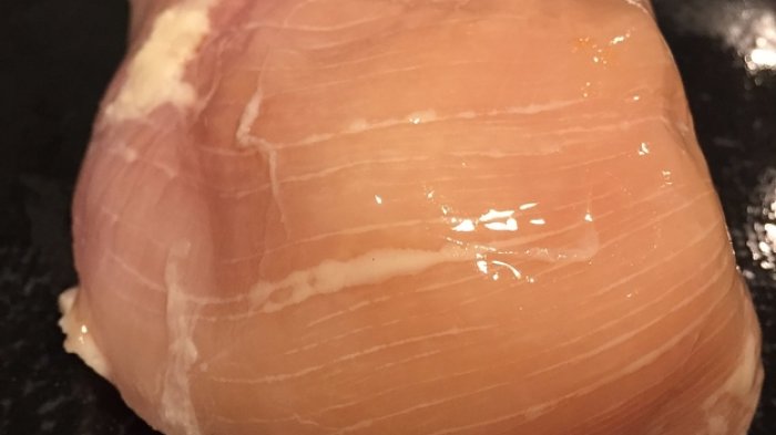 Teliti Sebelum Membeli, Jangan Lagi Beli Daging Ayam Bergaris Putih Seperti Ini, Alasannya?