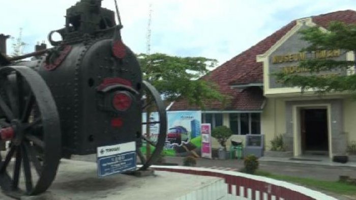 Museum Timah - Menyelami Sejarah Bangka Belitung, Ditemani Pemandangan Khas Tambang