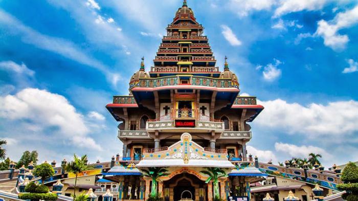 Gereja Maria Annai Velangkanni - Ajaib! Kolam Ini Konon Bisa Mengabulkan Permintaan Kamu Lho