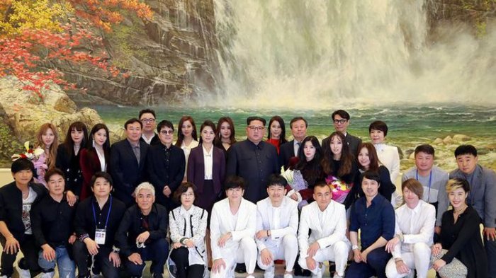 Saksikkan Penampilan Girlband Korea Selatan, Pimpinan Korea Utara Kim Jong Un Mengaku Terharu