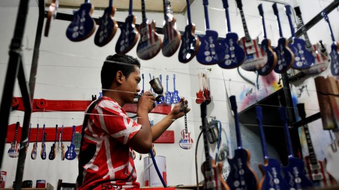 Kampanye Donald Trump - Kandidat Presiden AS Ini Pesan 15 Ribu Miniatur Gitar Buatan Warga Klaten