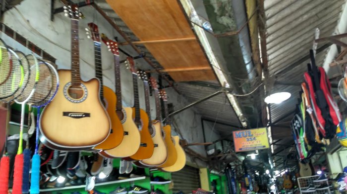 Dijual Mulai Rp 300 Ribu, Kualitas Gitar di Pasar Klithikan Solo Tak Kalah dengan di Toko Besar