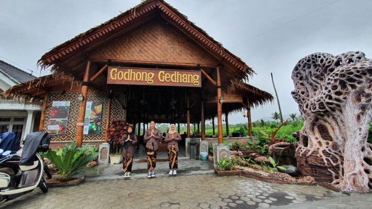 5 Makan Siang Enak di Lumajang, Ada Godhong Gedhang yang Tawarkan Suasana Pedesaan