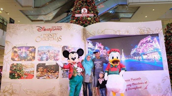 Yuk Rayakan Natal dan Tahun Baru dengan Berfoto Bersama Mickey Mouse dan Donald Duck