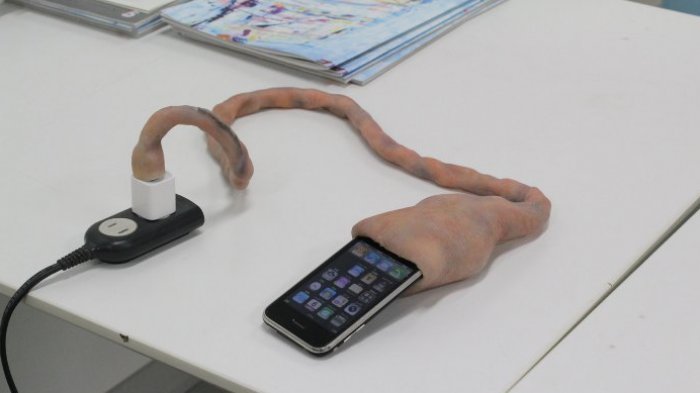 Lihat Bentuknya Aja Bikin Geli, Begitu Tahu Harga Charger iPhone Ini, Tambah Buat Dahi Berkerut