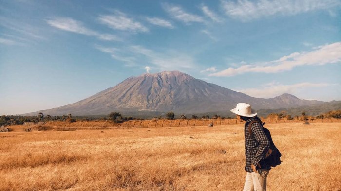 7 Potret Ini Tunjukkan Sisi Lain Gunung Agung Kala Erupsi yang Jauh dari Kata Mengerikan