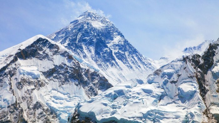Fakta Unik Gunung Tertinggi di Dunia, Ada yang Tak Pernah Didaki hingga Berdiri Sendiri