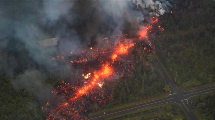 Gunung Kilauea di Hawaii Erupsi, Puluhan Turis Nekat Selfie di Dekat Aliran Lava, Begini Akibatnya