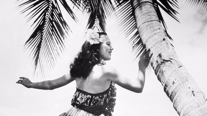 10 Potret Masa Lalu Kepulauan Hawaii Ini Bikin Pangling, Foto-fotonya Vintage Banget!