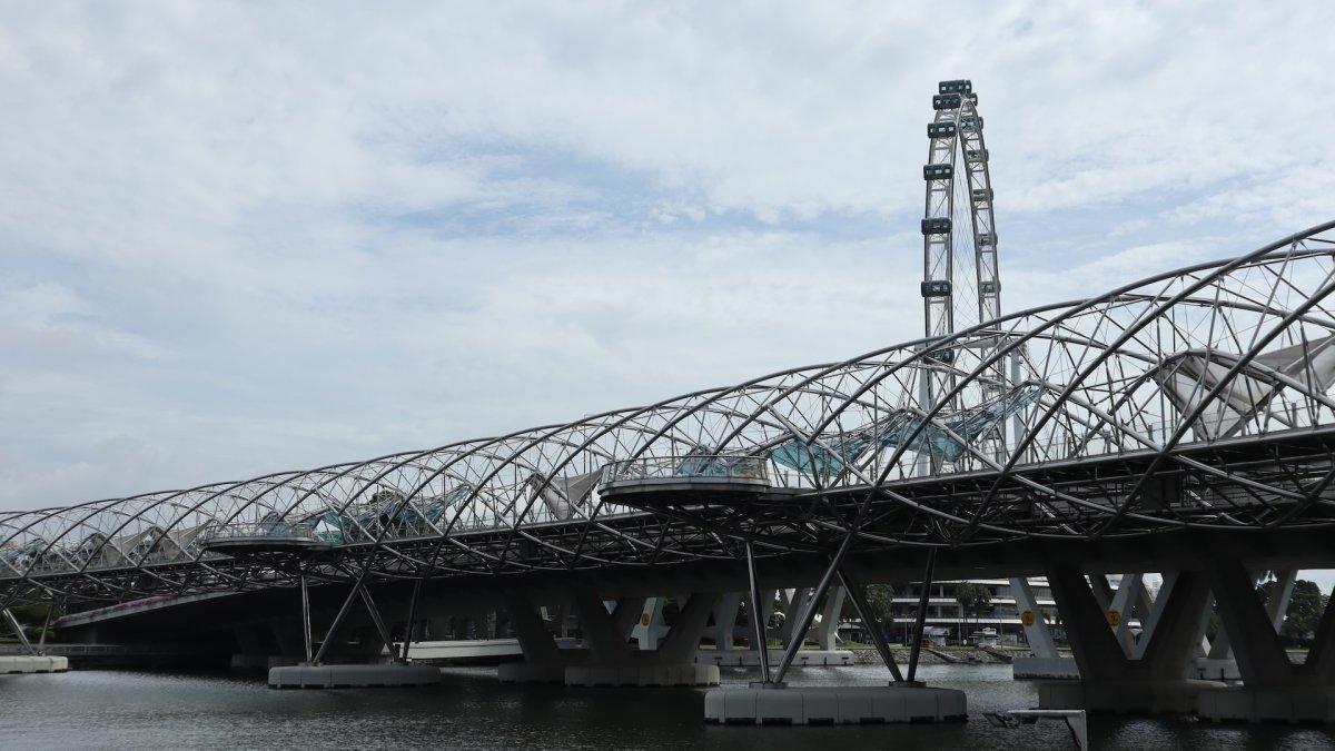 Helix Bridge, satu tempat wisata hits di Singapura