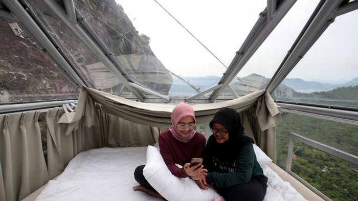 6 Hal yang Harus Dipersiapkan Sebelum Menginap di Hotel Gantung Gunung Parang, Dilarang Bawa Koper!