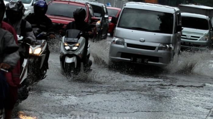 Prakiraan Cuaca Hari Ini - Siap-siap, Hujan Disertai Petir Guyur Diprediksi Terjadi di 4 Kota Ini