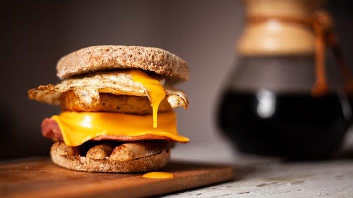 Seorang Penumpang Kena Denda Rp 29 Juta Gara-gara Bawa McMuffin ke Australia
