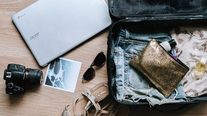 Ilustrasi packing dalam koper