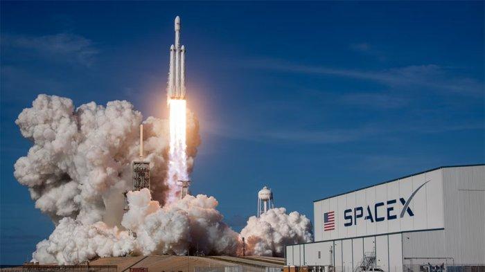 SpaceX Elon Musk Diperkirakan Tabrak Bulan pada Maret 2022, Apa yang Akan Terjadi?