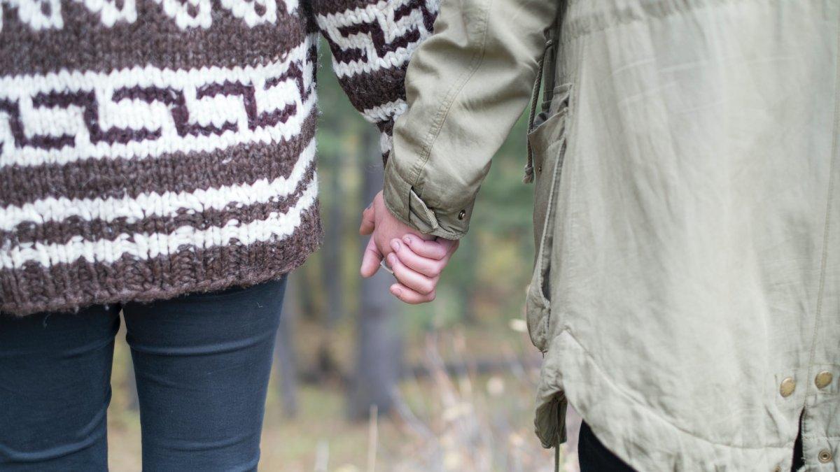 Tak Ingin Sendirian saat Mengunjungi Keluarga di Tahun Baru Imlek? Ada Sewa Pacar Palsu