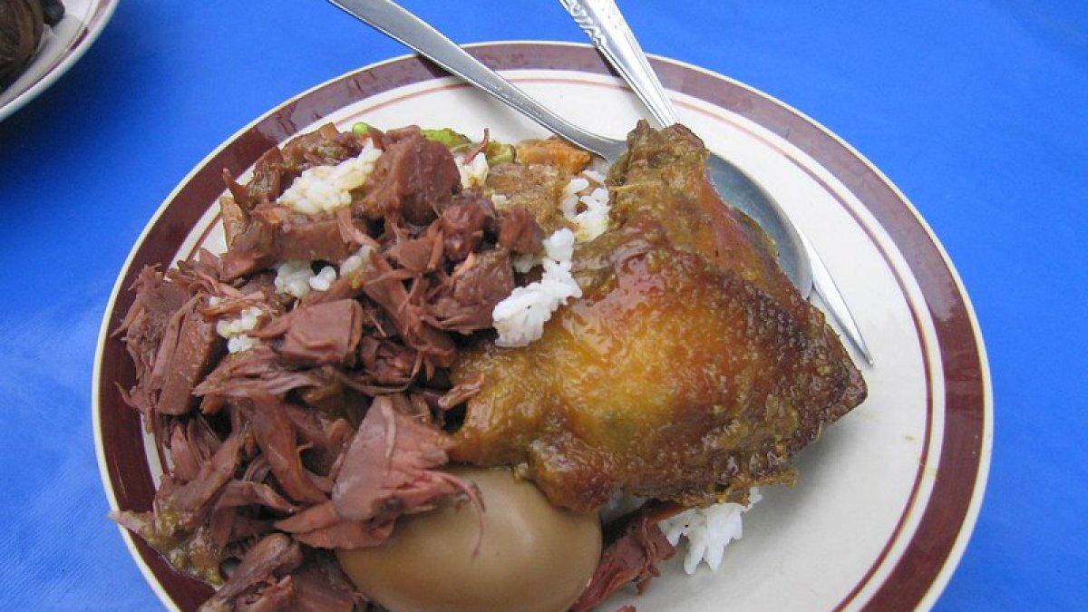 Ilustrasi seporsi gudeg enak buat makan siang di Jogja