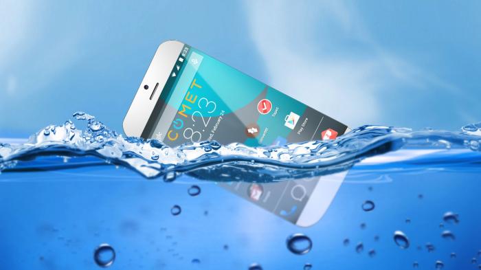 Tips Traveling - Ini 6 Cara Untuk Menyelamatkan Ponsel yang Terjebur ke Air