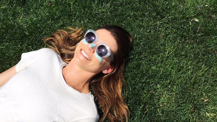 Tips Belanja - Yuk Upgrade Sun Glasses Terbaru Berikut, Biar Makin Stylish Saat Traveling