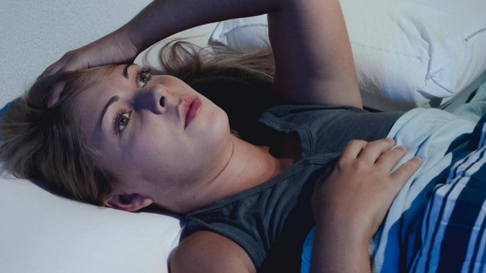 Sering Terbangun dalam Keadaan Berkeringat dan Kepanasan di Malam Hari? Ternyata Ini Penyebabnya