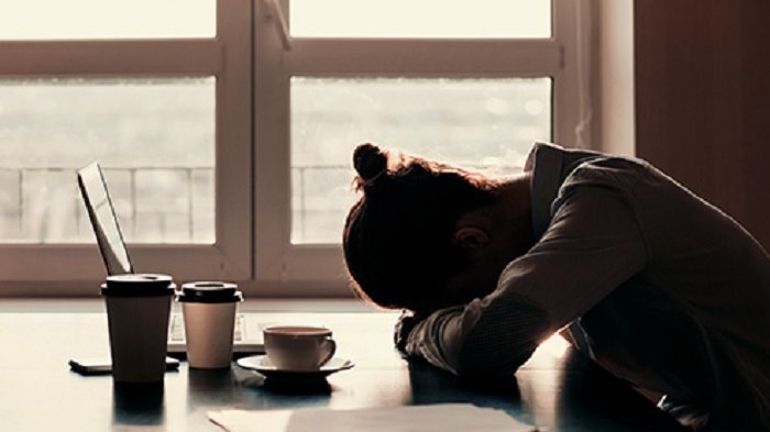 Wanita Ini Alami Hal Mengerikan Gara-gara Punya Kebiasaan Tidur dengan Bantalan Lengan Kiri