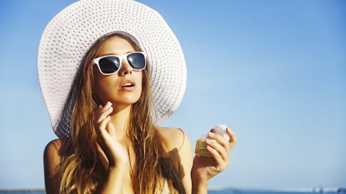 Sering Diabaikan! 7 Bagian Penting yang Harus Dilindungi dengan Sunscreen Menurut Dokter Kulit